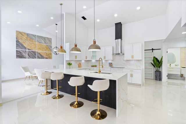 12725 Kingsway Road, Wellington, FL 33414