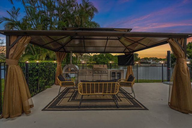 12725 Kingsway Road, Wellington, FL 33414