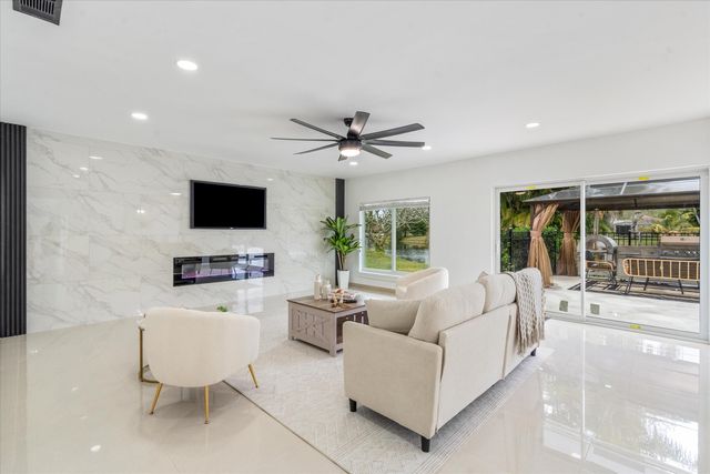 12725 Kingsway Road, Wellington, FL 33414