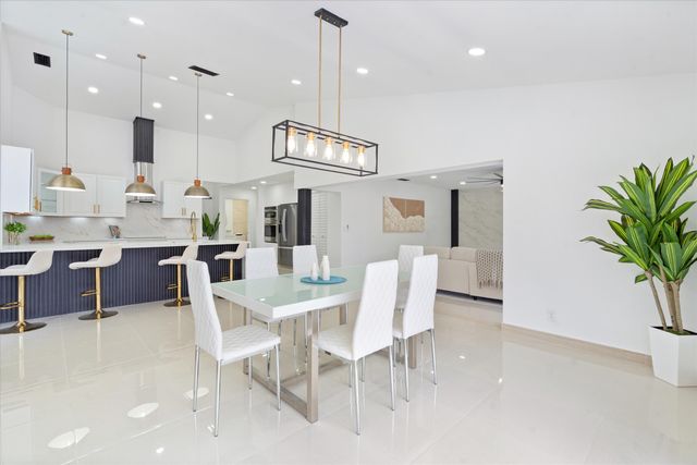 12725 Kingsway Road, Wellington, FL 33414