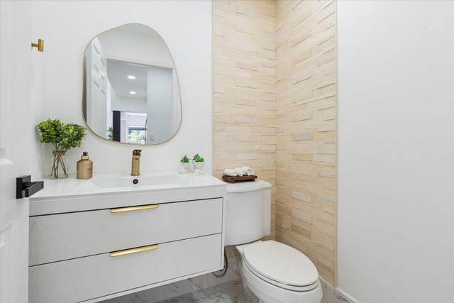 12725 Kingsway Road, Wellington, FL 33414