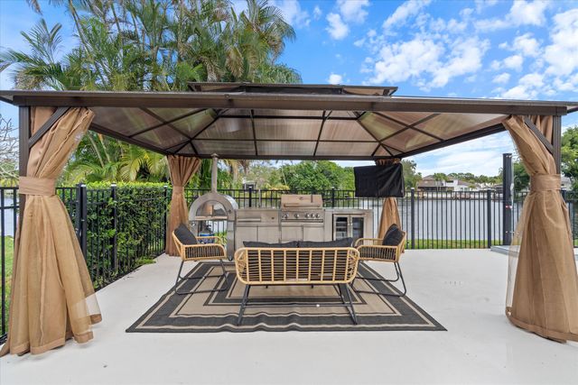 12725 Kingsway Road, Wellington, FL 33414