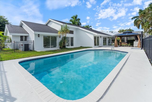 12725 Kingsway Road, Wellington, FL 33414