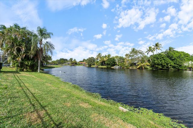 12725 Kingsway Road, Wellington, FL 33414