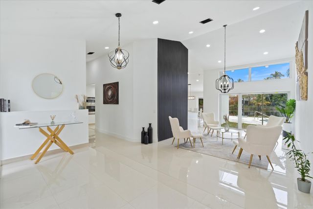 12725 Kingsway Road, Wellington, FL 33414