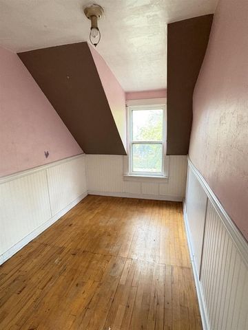 514 E PINE STREET, New London, WI 54961