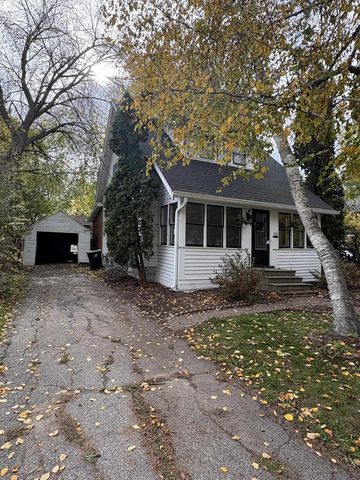 514 E PINE STREET, New London, WI 54961