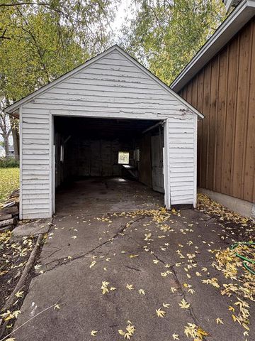 514 E PINE STREET, New London, WI 54961