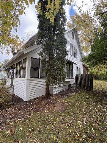 514 E PINE STREET, New London, WI 54961