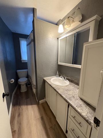 514 E PINE STREET, New London, WI 54961