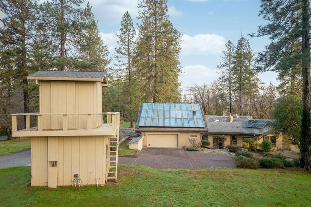 20990 Tiger Tail Rd, Grass Valley, CA 95949