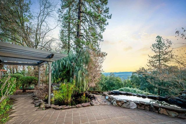 20990 Tiger Tail Rd, Grass Valley, CA 95949
