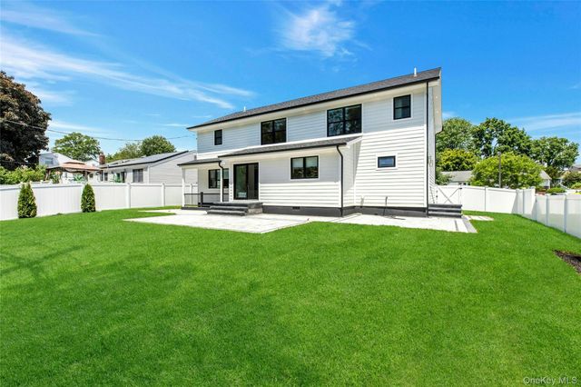 8 Allison Drive, Old Bethpage, NY 11804