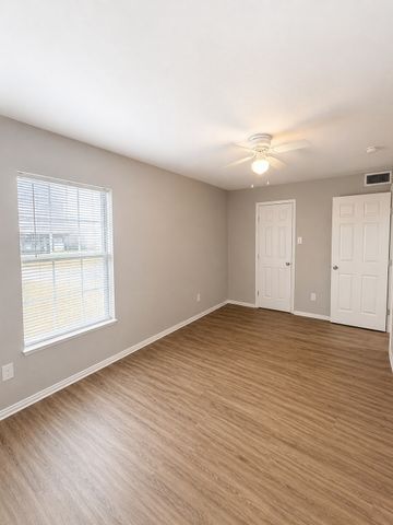 901 Bessie Street, Fort Worth, TX 76104