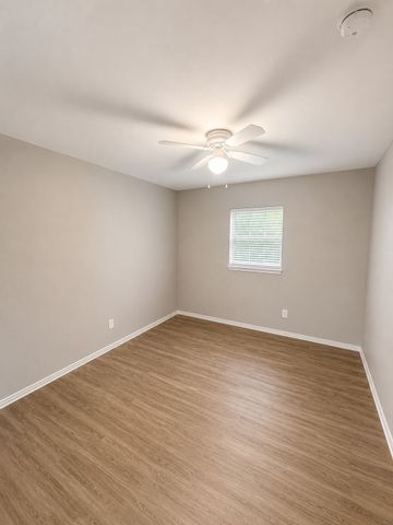 901 Bessie Street, Fort Worth, TX 76104