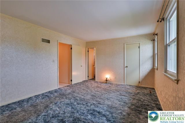 1760 Peachtree Circle, Whitehall Twp, PA 18052