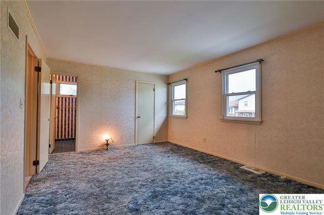 1760 Peachtree Circle, Whitehall Twp, PA 18052