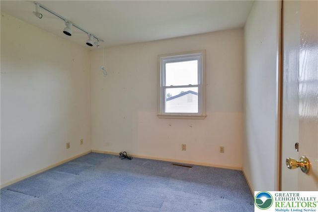 1760 Peachtree Circle, Whitehall Twp, PA 18052