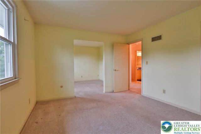 1760 Peachtree Circle, Whitehall Twp, PA 18052