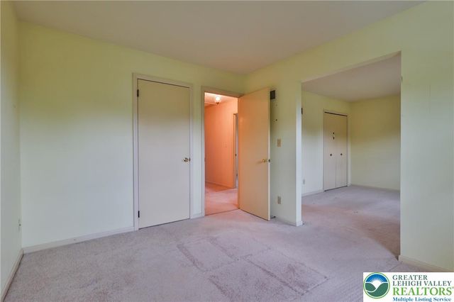 1760 Peachtree Circle, Whitehall Twp, PA 18052