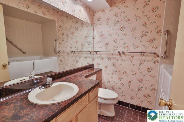 1760 Peachtree Circle, Whitehall Twp, PA 18052