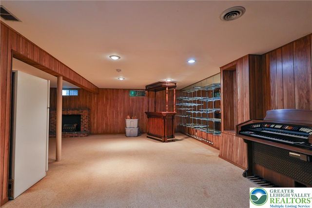 1760 Peachtree Circle, Whitehall Twp, PA 18052