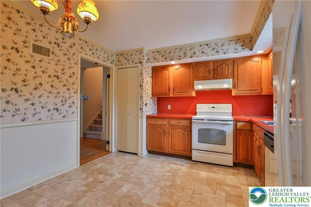 1760 Peachtree Circle, Whitehall Twp, PA 18052