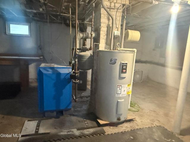 27 Pershing Avenue, Rensselaer, NY 12144