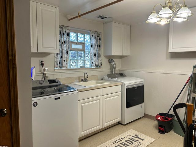 41575 Cimarron Street, Clinton Twp, MI 48038