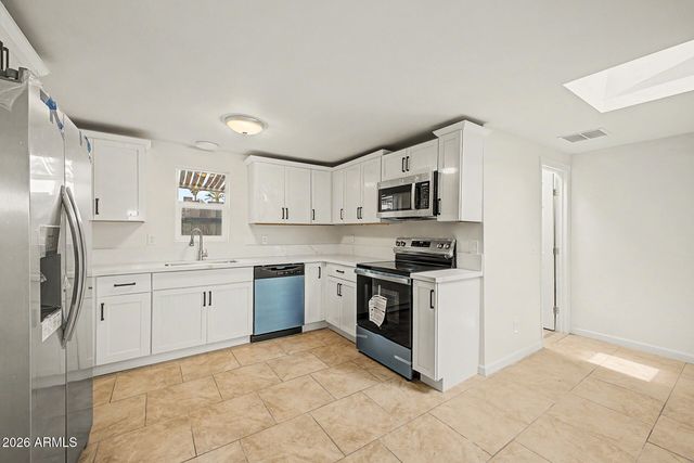 2501 W HAYWARD Avenue, Phoenix, AZ 85051