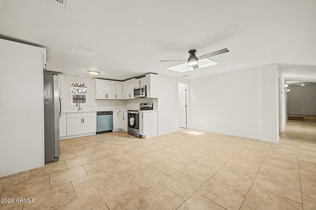 2501 W HAYWARD Avenue, Phoenix, AZ 85051