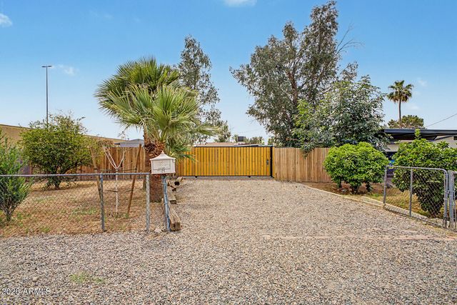 2501 W HAYWARD Avenue, Phoenix, AZ 85051