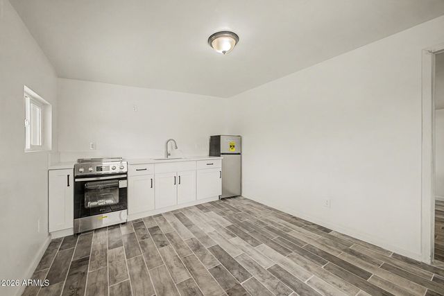 2501 W HAYWARD Avenue, Phoenix, AZ 85051