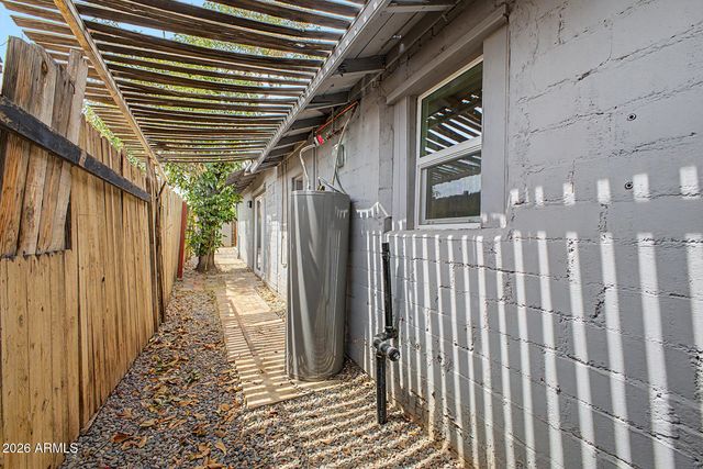 2501 W HAYWARD Avenue, Phoenix, AZ 85051