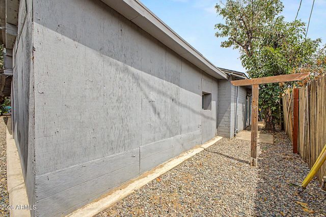 2501 W HAYWARD Avenue, Phoenix, AZ 85051