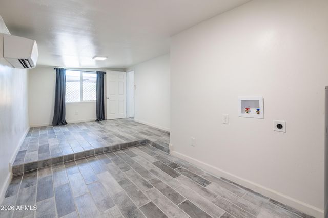 2501 W HAYWARD Avenue, Phoenix, AZ 85051