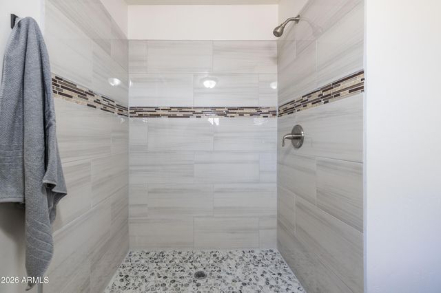 2501 W HAYWARD Avenue, Phoenix, AZ 85051
