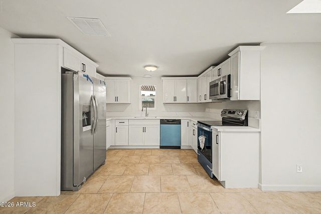 2501 W HAYWARD Avenue, Phoenix, AZ 85051