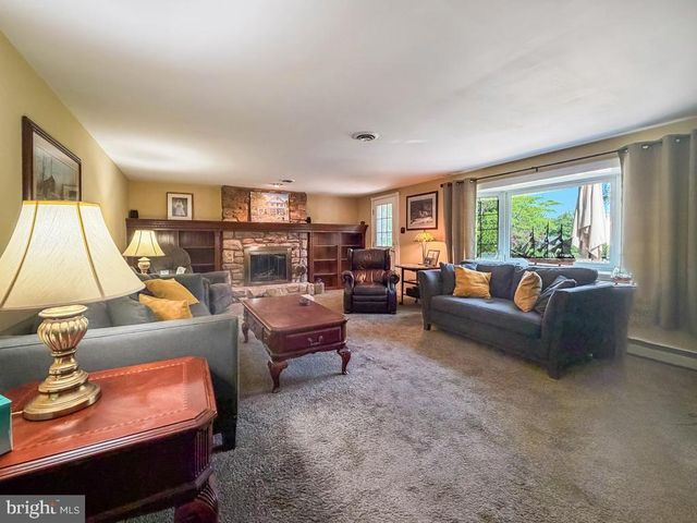 61 CLOVERLY DR, Richboro, PA 18954