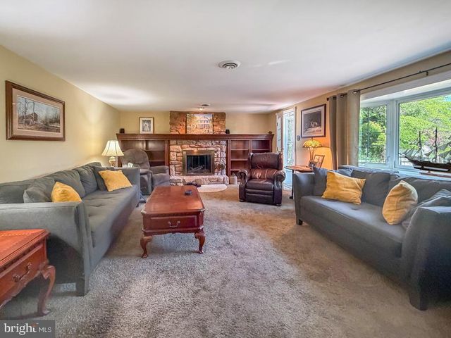 61 CLOVERLY DR, Richboro, PA 18954