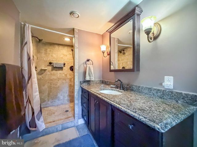 61 CLOVERLY DR, Richboro, PA 18954