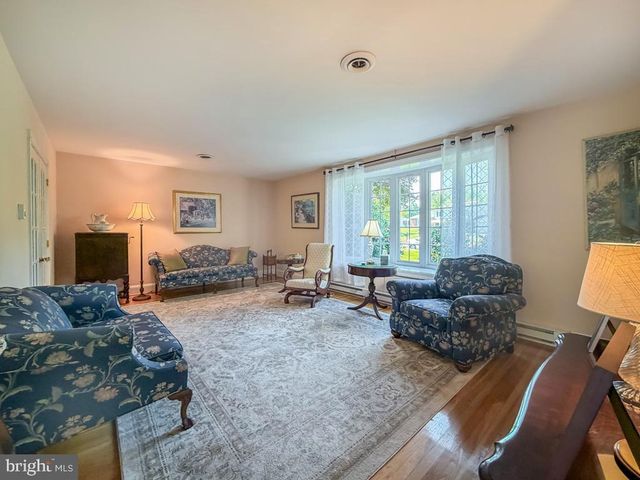 61 CLOVERLY DR, Richboro, PA 18954