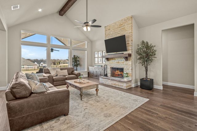 180 Waterview Drive, Gunter, TX 75058