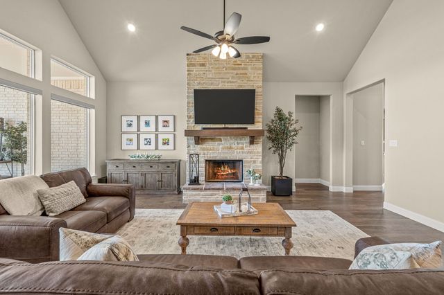 180 Waterview Drive, Gunter, TX 75058