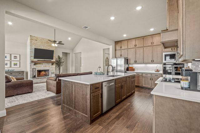 180 Waterview Drive, Gunter, TX 75058