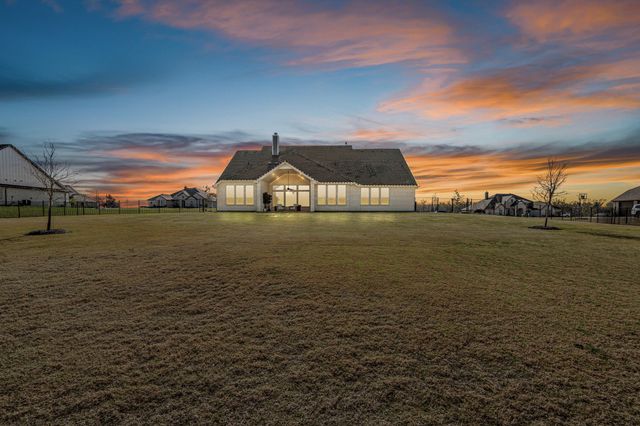 180 Waterview Drive, Gunter, TX 75058