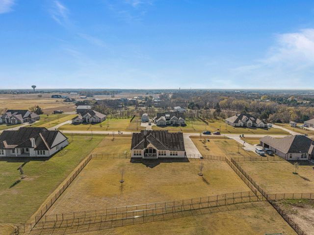 180 Waterview Drive, Gunter, TX 75058