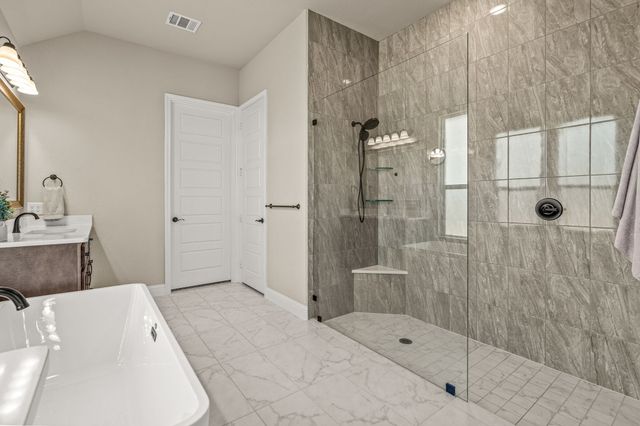 180 Waterview Drive, Gunter, TX 75058