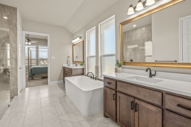 180 Waterview Drive, Gunter, TX 75058