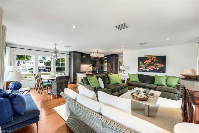 1437 Sandpiper ST, Naples, FL 34102